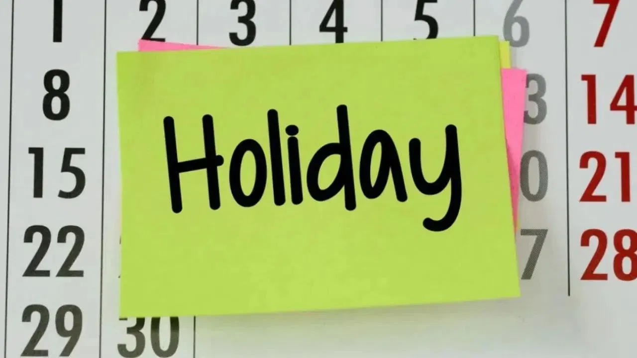 Bank Holiday: 2026 में कब-कब बंद रहेंगे बैंक? ये रही छुट्टियों की पूरी लिस्ट Bank Holiday: 2026 में कब-कब बंद रहेंगे बैंक? ये रही छुट्टियों की पूरी लिस्ट