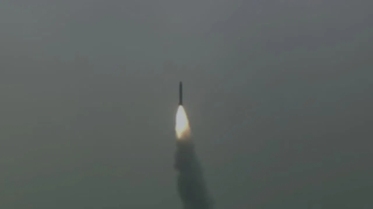 DRDO की बड़ी कामयाबी, प्रलय मिसाइल का एक साथ दो बार सफल परीक्षण, रक्षा मंत्री ने दी बधाई DRDO की बड़ी कामयाबी, प्रलय मिसाइल का एक साथ दो बार सफल परीक्षण, रक्षा मंत्री ने दी बधाई