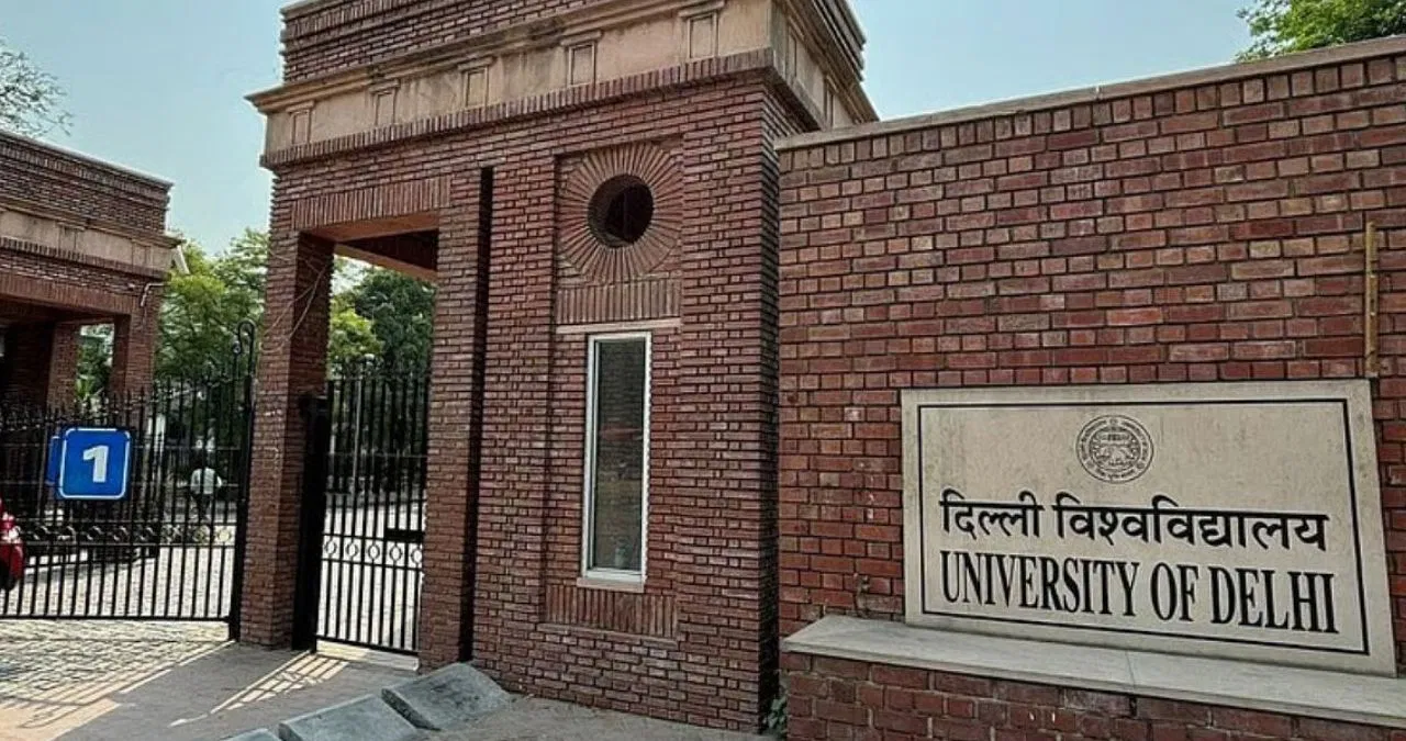 DU साहित्य महोत्सव 2026: राष्ट्र प्रेम को बढ़ावा देने पर होगा जोर, VC प्रो. योगेश सिंह तैयार DU साहित्य महोत्सव 2026: राष्ट्र प्रेम को बढ़ावा देने पर होगा जोर, VC प्रो. योगेश सिंह तैयार