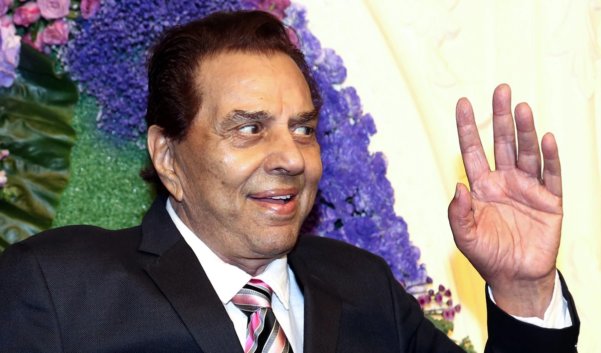 Dharmendra की अस्थियों का हरिद्वार की गंगा नदी में विसर्जन, बेटे सनी और बॉबी देओल हुए भावुक Dharmendra की अस्थियों का हरिद्वार की गंगा नदी में विसर्जन, बेटे सनी और बॉबी देओल हुए भावुक