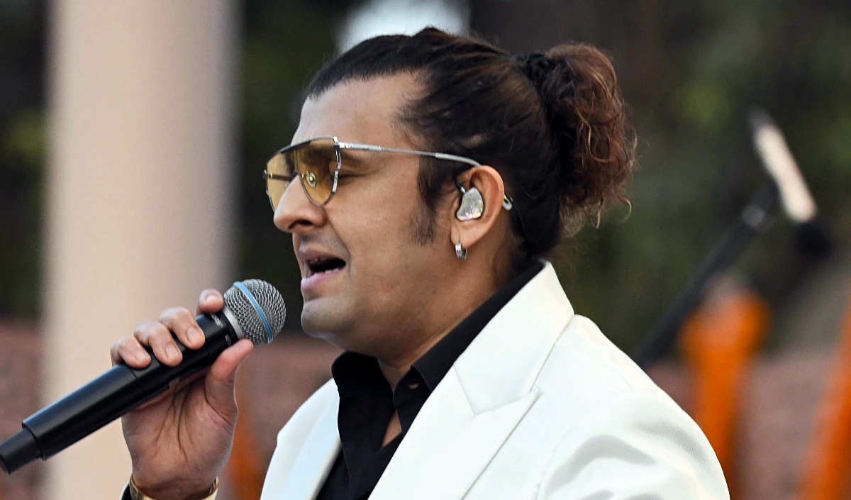 Dubai के संगीत कार्यक्रम में Sonu Nigam ने Mohammed Rafi को उनकी 101वीं जयंती पर भावभीनी श्रद्धांजलि दी Dubai के संगीत कार्यक्रम में Sonu Nigam ने Mohammed Rafi को उनकी 101वीं जयंती पर भावभीनी श्रद्धांजलि दी