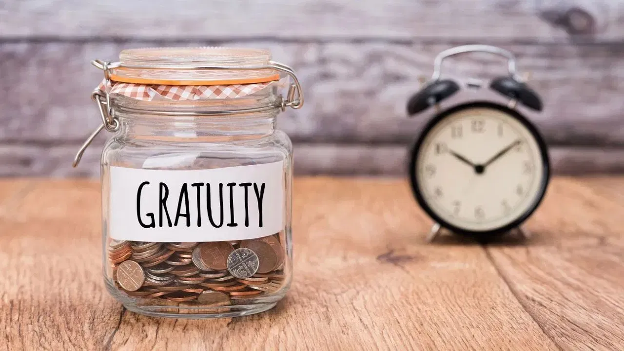 Gratuity Calculation Formula: ₹30,000 है सैलरी तो नए लेबर कोड से कितनी मिलेगी आपको ग्रेच्युटी? ये है पूरा कैलकुलेशन Gratuity Calculation Formula: ₹30,000 है सैलरी तो नए लेबर कोड से कितनी मिलेगी आपको ग्रेच्युटी? ये है पूरा कैलकुलेशन