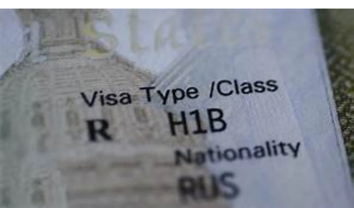 H-1B वीजा पर भारत में फंसे हजारों प्रोफेशनल: अमेरिका की नई चेतावनी, देश में बढ़ी टेंशन H-1B वीजा पर भारत में फंसे हजारों प्रोफेशनल: अमेरिका की नई चेतावनी, देश में बढ़ी टेंशन