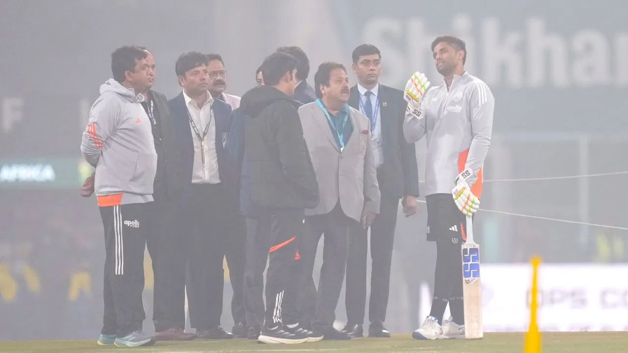 IND vs SA 4th T20: लखनऊ में घनी धुंध के कारण चौथा टी20 रद्द, नहीं हो सका टॉस भी IND vs SA 4th T20: लखनऊ में घनी धुंध के कारण चौथा टी20 रद्द, नहीं हो सका टॉस भी