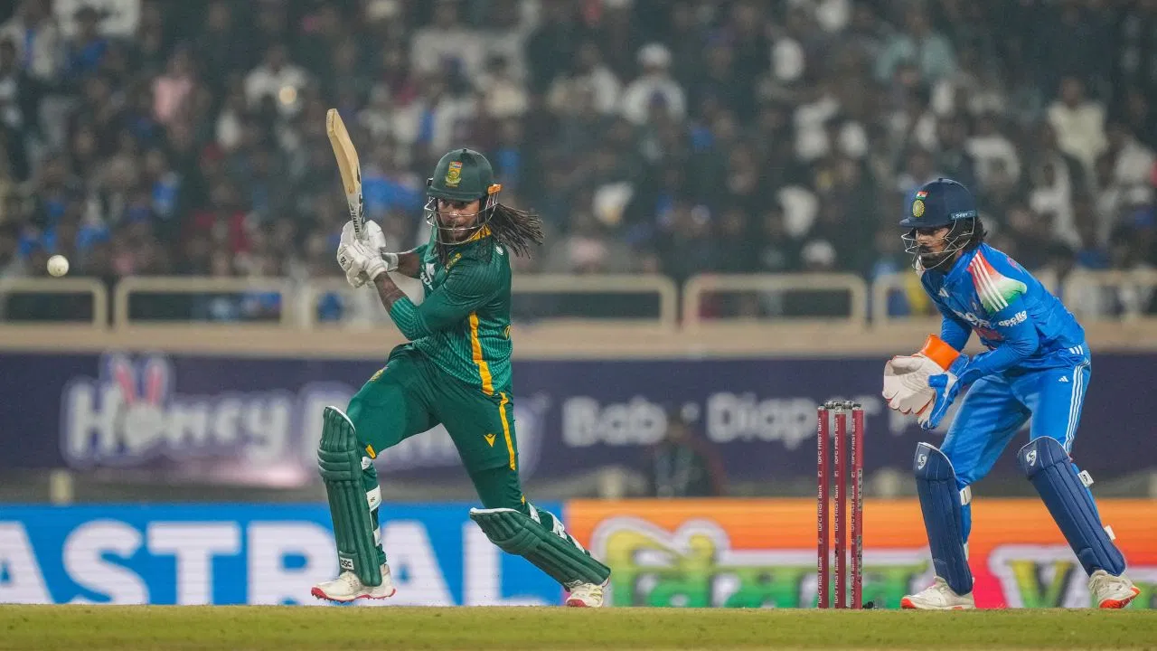 IND vs SA: आखिरी वनडे से अचानक बाहर हुए 2 खिलाड़ी, टीम की बढ़ी मुश्किलें IND vs SA: आखिरी वनडे से अचानक बाहर हुए 2 खिलाड़ी, टीम की बढ़ी मुश्किलें