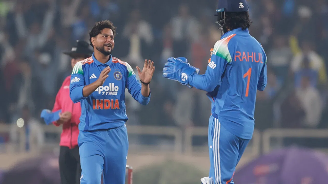 IND vs SA: मार्को यानसन ने तूफानी बैटिंग कर अटका दी थी सांसें, कुलदीप यादव ने 3 गेंदों में पलटा मैच IND vs SA: मार्को यानसन ने तूफानी बैटिंग कर अटका दी थी सांसें, कुलदीप यादव ने 3 गेंदों में पलटा मैच