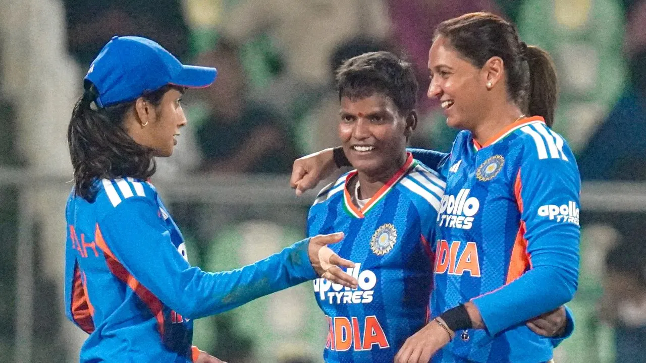 IND vs SL: टीम इंडिया की स्टार खिलाड़ी अचानक बीमार, श्रीलंका के खिलाफ मैच से करना पड़ा बाहर IND vs SL: टीम इंडिया की स्टार खिलाड़ी अचानक बीमार, श्रीलंका के खिलाफ मैच से करना पड़ा बाहर
