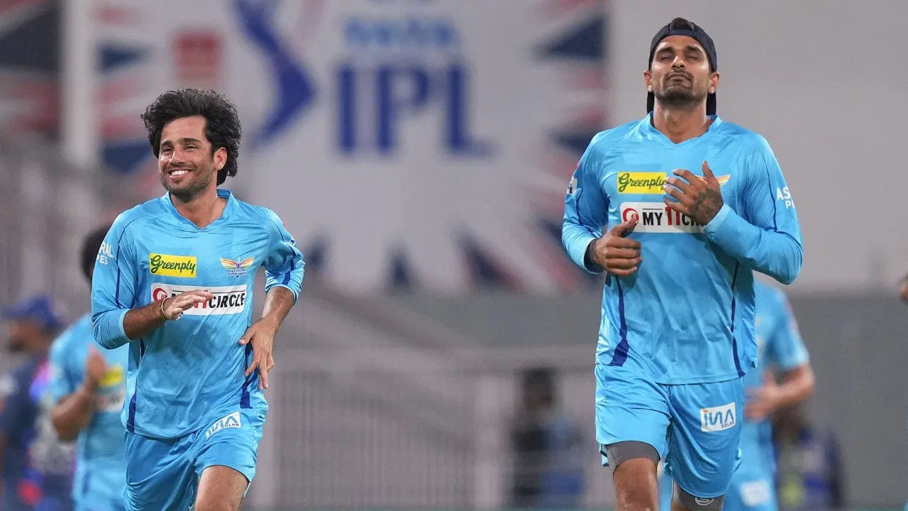 IPL 2026 में बॉलिंग नहीं कर पाएगा ये खिलाड़ी? ऑक्शन से पहले BCCI ने टीमों को किया सतर्क IPL 2026 में बॉलिंग नहीं कर पाएगा ये खिलाड़ी? ऑक्शन से पहले BCCI ने टीमों को किया सतर्क