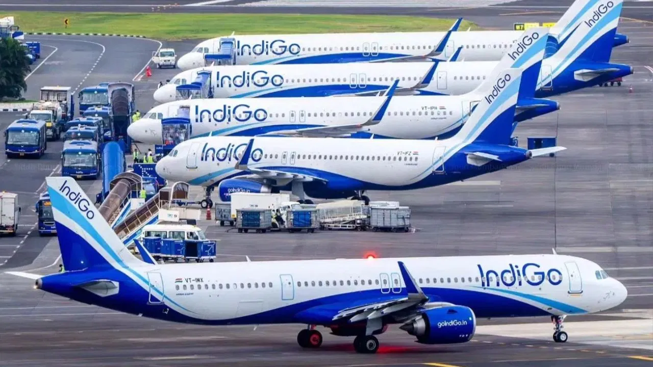 इंडिगो की हजारों उड़ानें रद्द, यात्रियों पर आफत… DGCA ने क्रू मेंबर्स पर वापस लिया अपना फैसला IndiGo Operational Crisis: इंडिगो में भारी उड़ान संकट, 1232 फ्लाइट्स रद्द... OTP गिरकर 67% पर