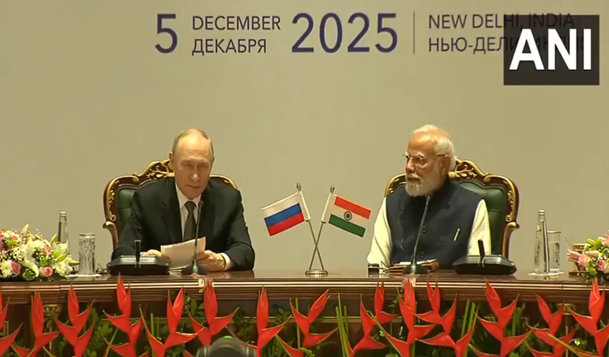 India-Russia Business Forum में शामिल हुए Putin-Modi, PM बोले- रिफॉर्म, परफॉर्म और ट्रांसफॉर्म पर काम जारी India-Russia Business Forum में शामिल हुए Putin-Modi, PM बोले- रिफॉर्म, परफॉर्म और ट्रांसफॉर्म पर काम जारी