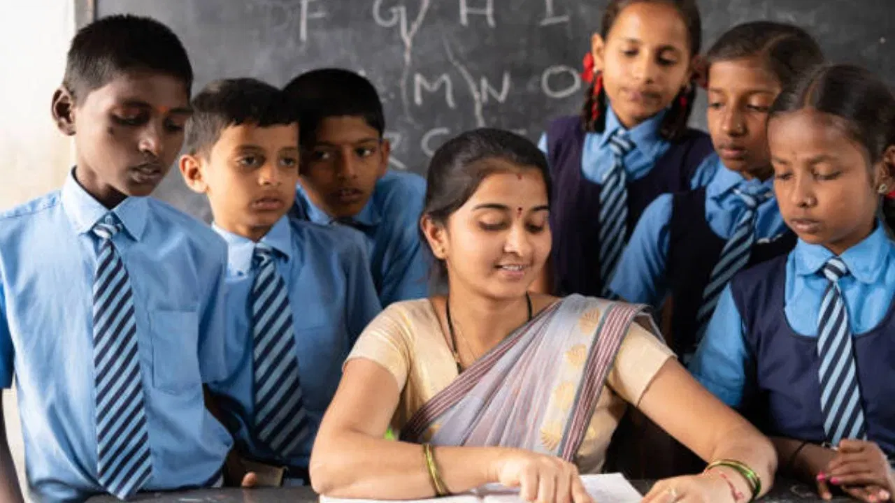 UP Teacher Bharti: यूपी में टीचर बनने की तैयारी कर रहे युवाओं को झटका, प्रदेश में नहीं होगी नई शिक्षक भर्ती JSSC Teacher Recruitment 2025: झारखंड में स्पेशल एजुकेटरों की भर्ती, 12 दिसंबर से शुरू हो रहा है एप्लीकेशन प्रोसेस? जानें पूरी डिटेल
