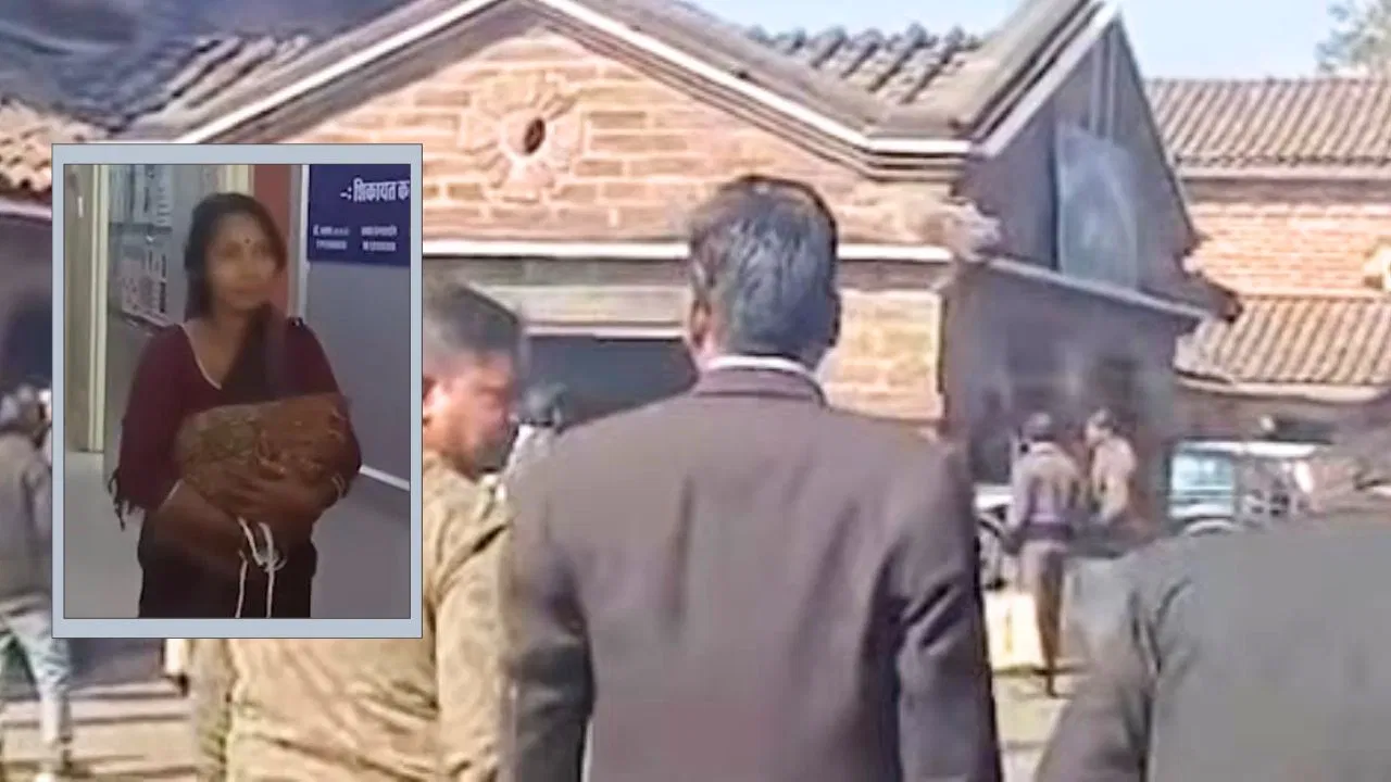 MP के कोर्ट में गूंजी किलकारी! पेशी पर पहुंचे पति से मिलने आई महिला ने बच्चे को दिया जन्म, घरवाले बोले- बेटे को बनाएंगे वकील MP के कोर्ट में गूंजी किलकारी! पेशी पर पहुंचे पति से मिलने आई महिला ने बच्चे को दिया जन्म, घरवाले बोले- बेटे को बनाएंगे वकील