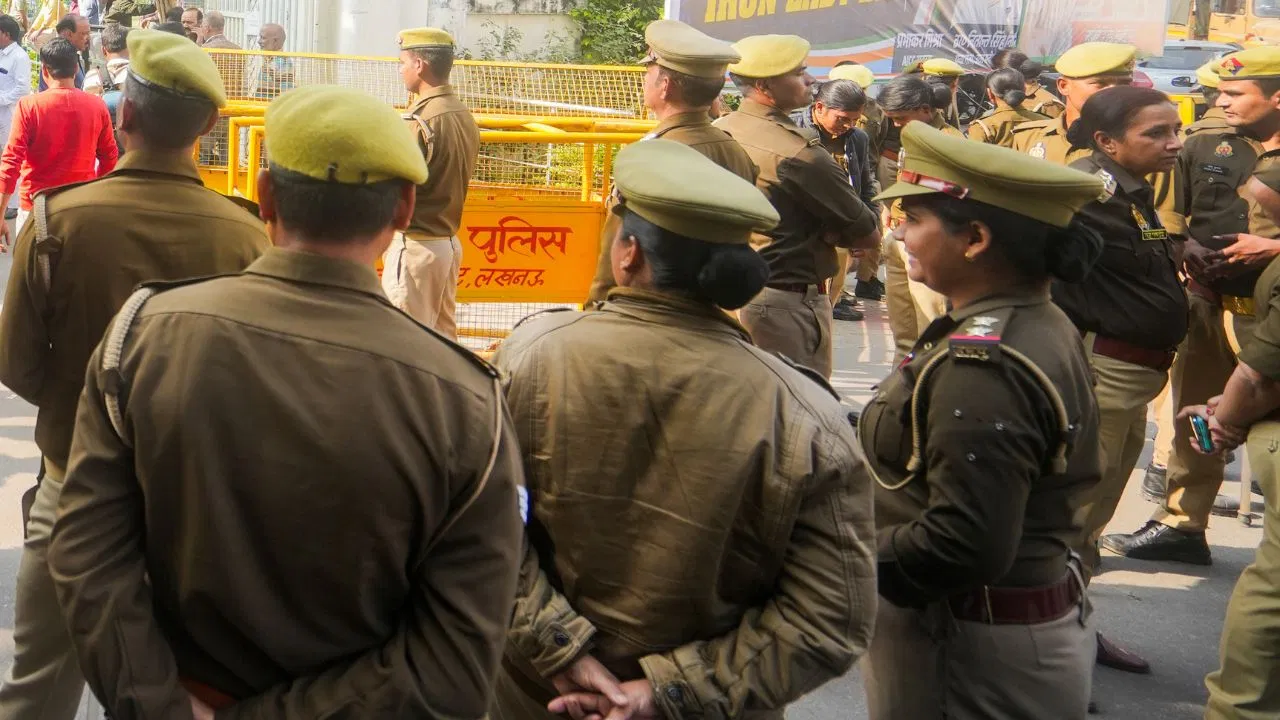 ND vs SA 4th T20: 1500 सिपाही और पीएसी की 7 कंपनियां…. इकाना स्टेडियम में सुरक्षा ऐसी कि परिंदा भी पर नहीं मार सकेगा ND vs SA 4th T20: 1500 सिपाही और पीएसी की 7 कंपनियां.... इकाना स्टेडियम में सुरक्षा ऐसी कि परिंदा भी पर नहीं मार सकेगा