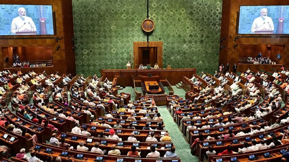 Parliament Winter Session 2025: शीतकालीन सत्र में मोदी सरकार लाएगी 14 बड़े बिल, कांग्रेस हंगामे को तैयार Parliament Winter Session 2025: शीतकालीन सत्र में मोदी सरकार लाएगी 14 बड़े बिल, कांग्रेस हंगामे को तैयार