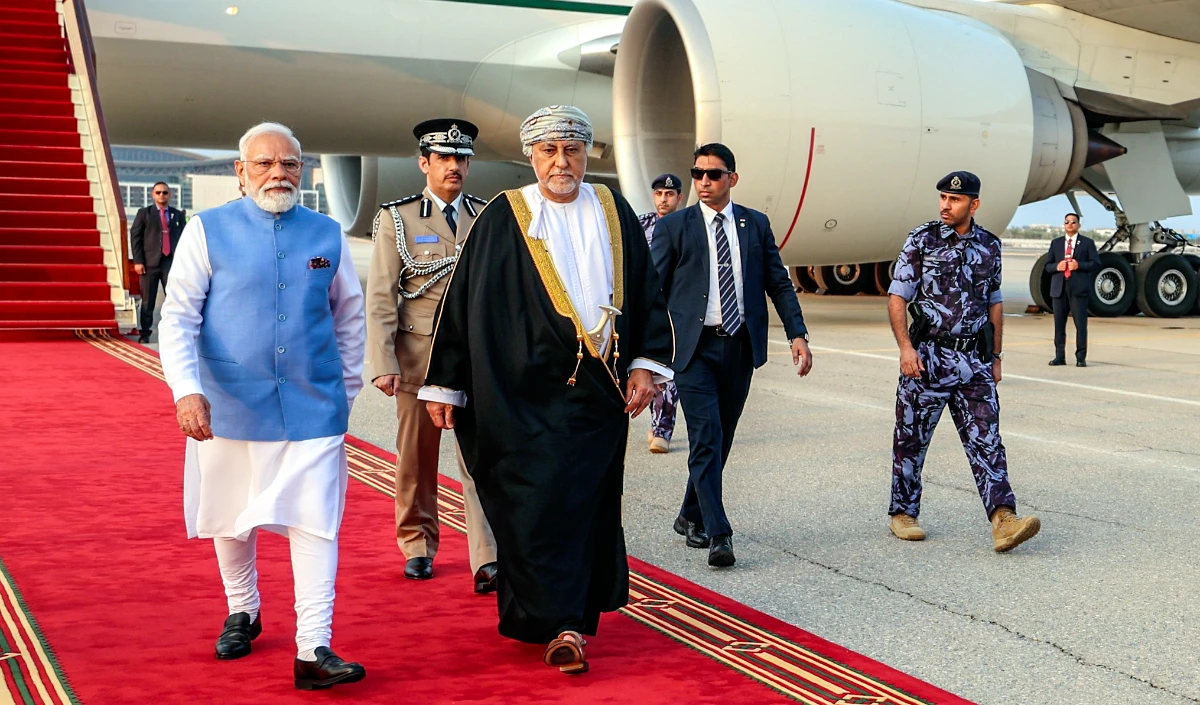 Prime Minister Modi तीन देशों की यात्रा के अंतिम चरण में Oman पहुंचे Prime Minister Modi तीन देशों की यात्रा के अंतिम चरण में Oman पहुंचे