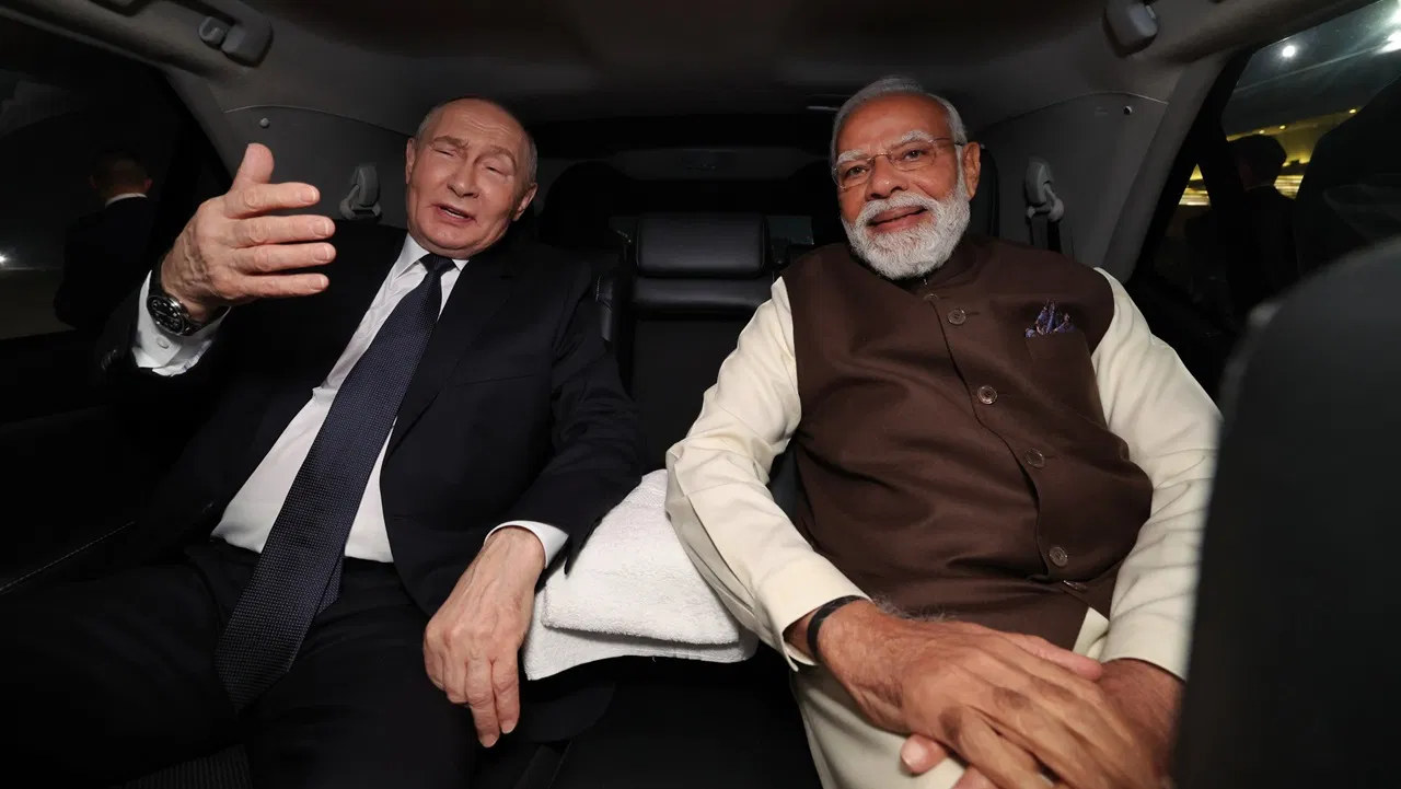 Putin India Visit: ग्रैंड वेलकम, प्राइवेट डिनर और लंबी चर्चा… जानें कैसा रहा पुतिन के दौरे का पहला दिन Putin India Visit: ग्रैंड वेलकम, प्राइवेट डिनर और लंबी चर्चा... जानें कैसा रहा पुतिन के दौरे का पहला दिन