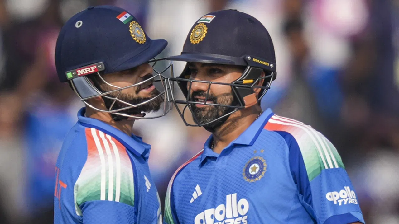 Rohit Sharma-Virat Kohli: रोहित शर्मा खा रहे थे दाल-चावल, विराट कोहली ने खाई ये खास चीज़ Rohit Sharma-Virat Kohli: रोहित शर्मा खा रहे थे दाल-चावल, विराट कोहली ने खाई ये खास चीज़
