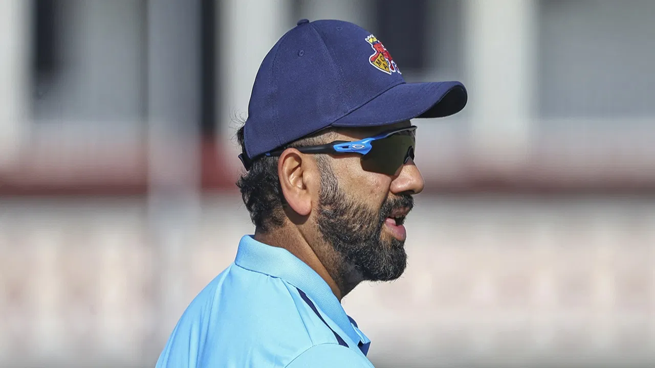 Rohit Sharma: रोहित शर्मा ने छक्के मार-मारकर किया बुरा हाल, 12 हजार लोगों के सामने किया बड़ा कमाल Rohit Sharma: रोहित शर्मा ने छक्के मार-मारकर किया बुरा हाल, 12 हजार लोगों के सामने किया बड़ा कमाल