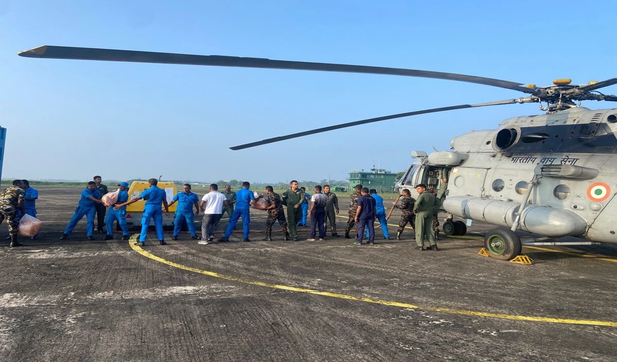 Sagar Bandhu: भारतीय वायु सेना का पराक्रम: NDRF के साथ मिलकर श्रीलंका को चक्रवात दित्वा से बचाया, राहत सामग्री पहुंची Sagar Bandhu: भारतीय वायु सेना का पराक्रम: NDRF के साथ मिलकर श्रीलंका को चक्रवात दित्वा से बचाया, राहत सामग्री पहुंची