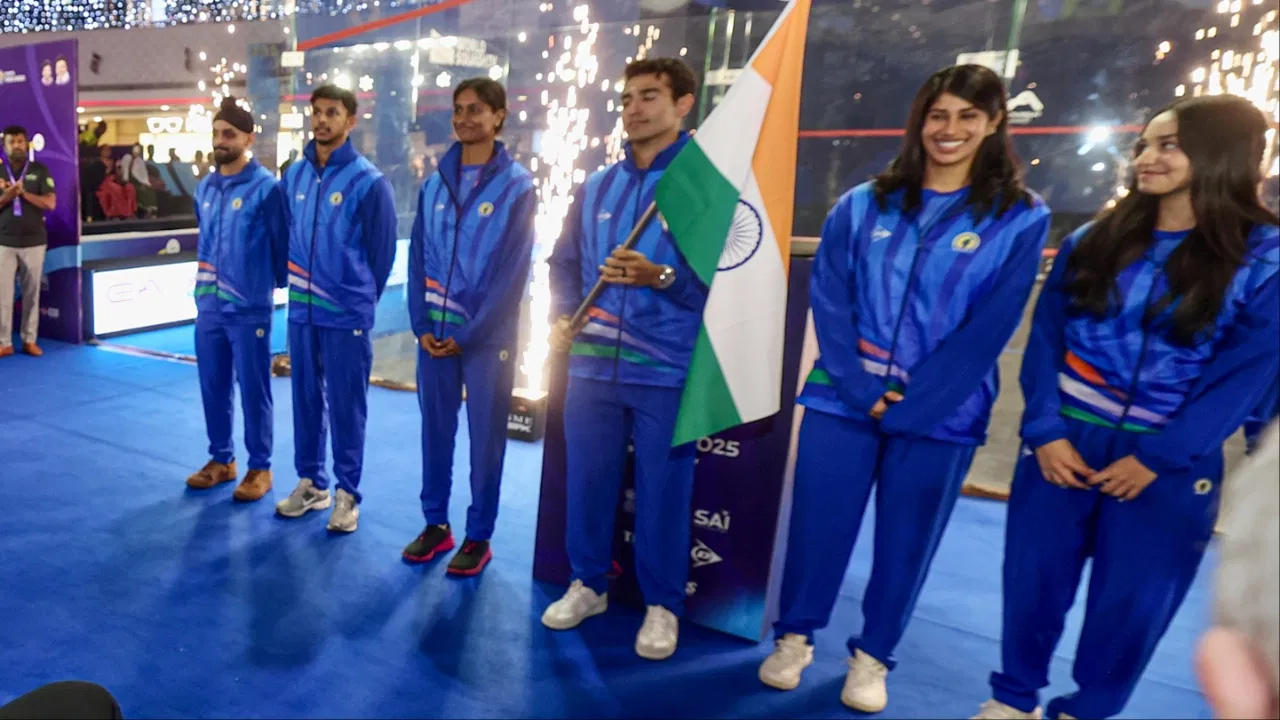 Squash World Cup: 29 साल में पहली बार भारत बना वर्ल्ड चैंपियन, इन खिलाड़ियों ने मिलकर गाड़े झंडे Squash World Cup: 29 साल में पहली बार भारत बना वर्ल्ड चैंपियन, इन खिलाड़ियों ने मिलकर गाड़े झंडे