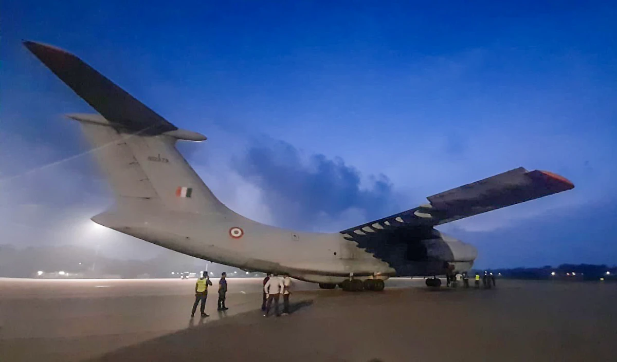 Sri Lanka: Cyclone Ditwah के कारण 200 से अधिक लोगों की मौत, भारत की मदद से बचाव अभियान जारी Sri Lanka: Cyclone Ditwah के कारण 200 से अधिक लोगों की मौत, भारत की मदद से बचाव अभियान जारी