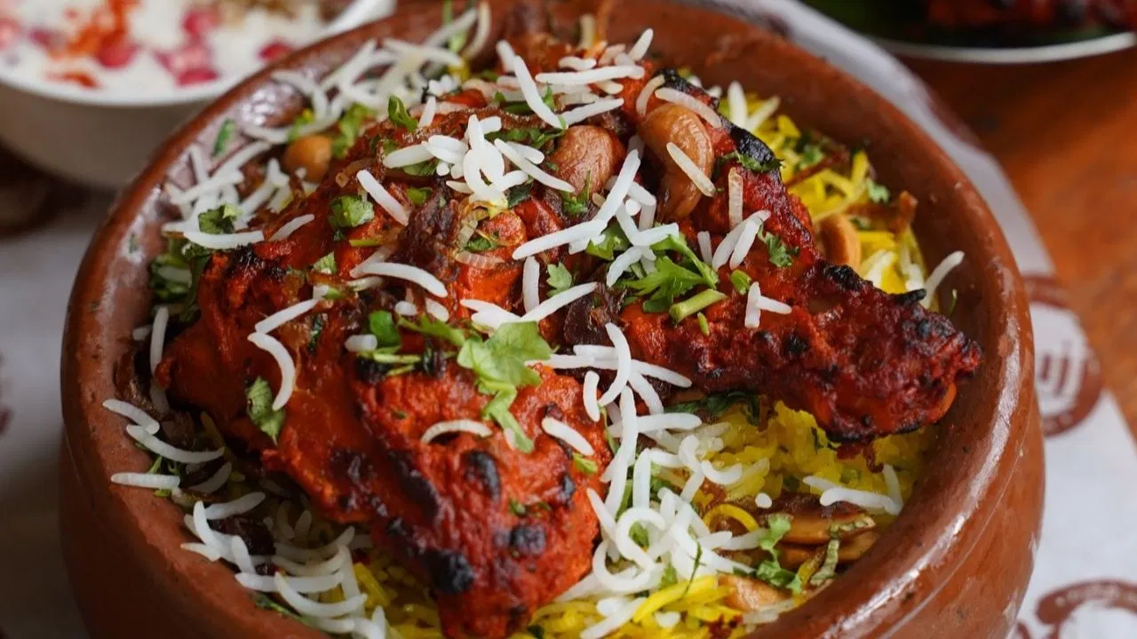 Tandoori Biryani Recipe : जुबान पर रह जाएगा स्वाद…एक बार खा लें तंदूरी बिरयानी, ये रही आसान रेसिपी Tandoori Biryani Recipe : जुबान पर रह जाएगा स्वाद...एक बार खा लें तंदूरी बिरयानी, ये रही आसान रेसिपी