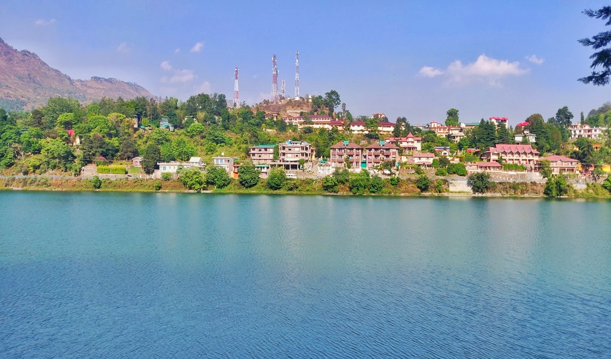 Travel Tips: दिसंबर में 10 हजार में घूमें ये 3 शानदार जगहें, बजट में मज़ेदार सफर का प्लान Travel Tips: दिसंबर में 10 हजार में घूमें ये 3 शानदार जगहें, बजट में मज़ेदार सफर का प्लान