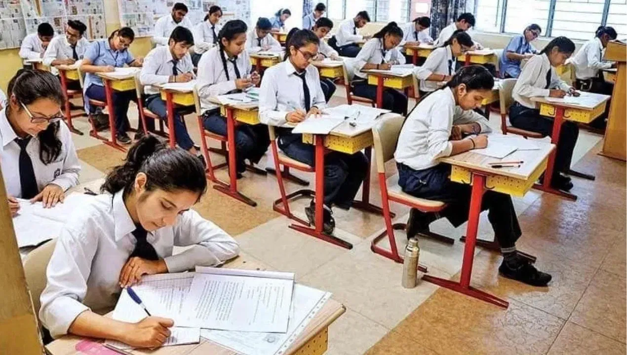 UP Board Exam 2026: नकल के खिलाफ बड़ा एक्शन, अब नए फॉर्मेट और रंगों में आएंगी UP बोर्ड की आंसर शीट UP Board Exam 2026: नकल के खिलाफ बड़ा एक्शन, अब नए फॉर्मेट और रंगों में आएंगी UP बोर्ड की आंसर शीट