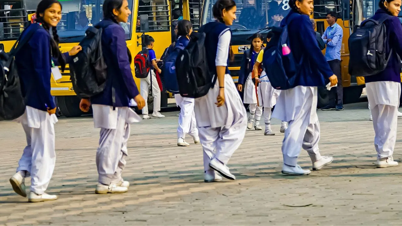 UP School Winter Vacation: नोएडा और गाजियाबाद के स्कूलों में कब से शुरू होगा विंटर वेकेशन? जानें पिछले साल कितने दिनों की थी छुट्टियां UP School Winter Vacation: नोएडा और गाजियाबाद के स्कूलों में कब से शुरू होगा विंटर वेकेशन? जानें पिछले साल कितने दिनों की थी छुट्टियां