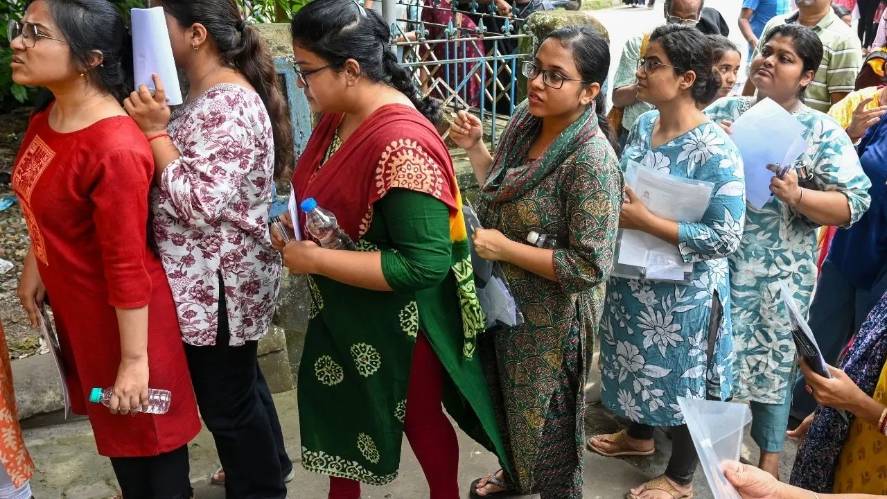 UP TET 2026: 3 साल बाद होने वाला UP TET स्थगित…. शिक्षक पात्रता के इंतजार में 15 लाख कैंडिडेट्स, टीचर भर्ती 2026 को लेकर परेशान UP TET 2026: 3 साल बाद होने वाला UP TET स्थगित.... शिक्षक पात्रता के इंतजार में 15 लाख कैंडिडेट्स, टीचर भर्ती 2026 को लेकर परेशान