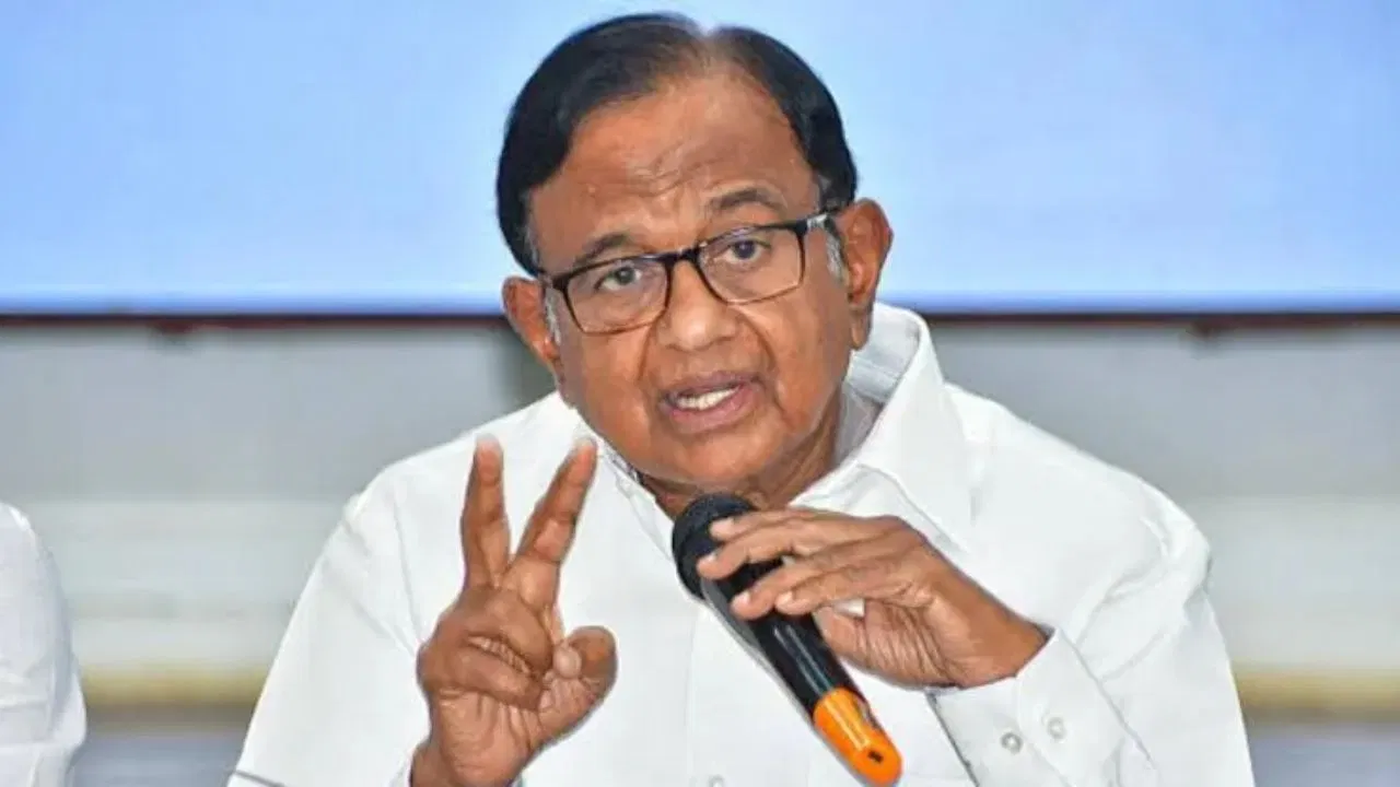 UP के रास्ते पर मत चलो… आखिर अपनी ही पार्टी के मंत्री पर क्यों भड़क उठे चिदंबरम? UP के रास्ते पर मत चलो... आखिर अपनी ही पार्टी के मंत्री पर क्यों भड़क उठे चिदंबरम?