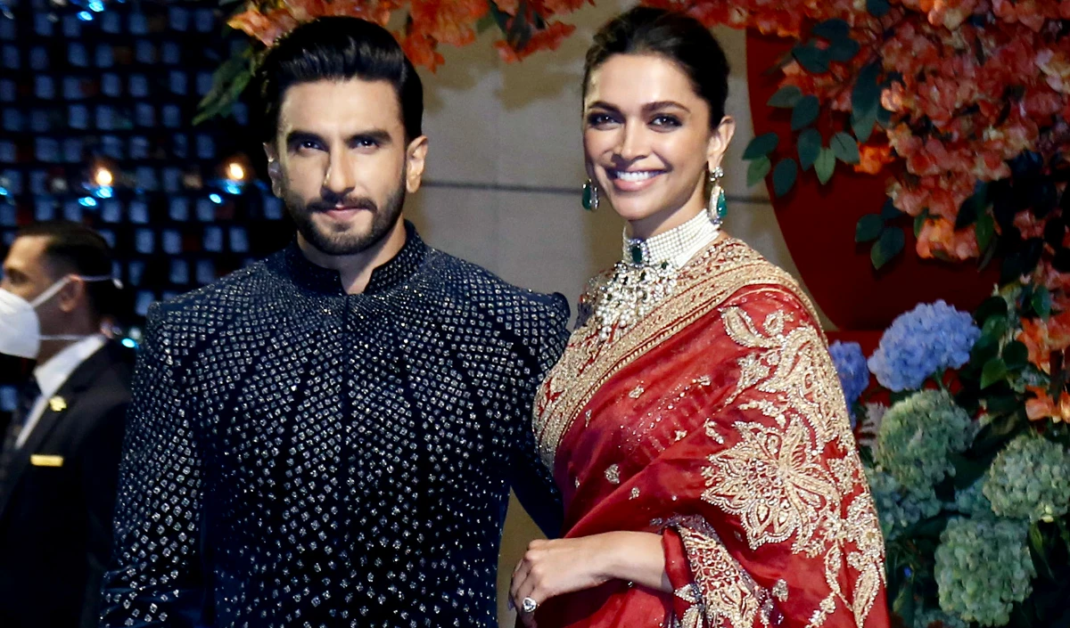 Video | Ranveer Singh ने निभाई भाई की रस्म… Deepika Padukone संग गोवा में कज़िन की शादी में छाए, देखिए खास पलों की झलक Video | Ranveer Singh ने निभाई भाई की रस्म... Deepika Padukone संग गोवा में कज़िन की शादी में छाए, देखिए खास पलों की झलक