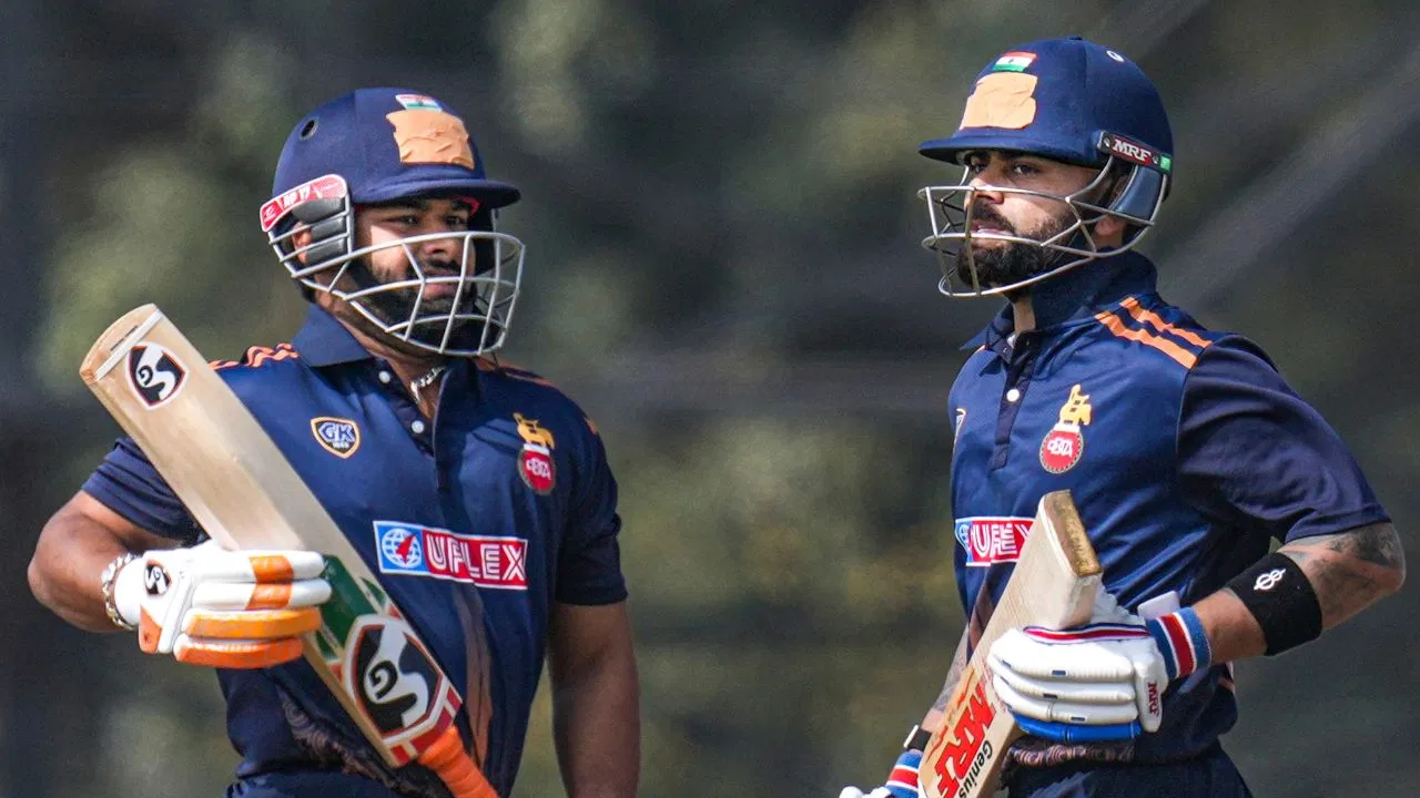 Vijay Hazare Trophy: विराट के बाद ऋषभ पंत का बल्ला भी बोला, दिल्ली के कप्तान ने खेली दमदार पारी Vijay Hazare Trophy: विराट के बाद ऋषभ पंत का बल्ला भी बोला, दिल्ली के कप्तान ने खेली दमदार पारी