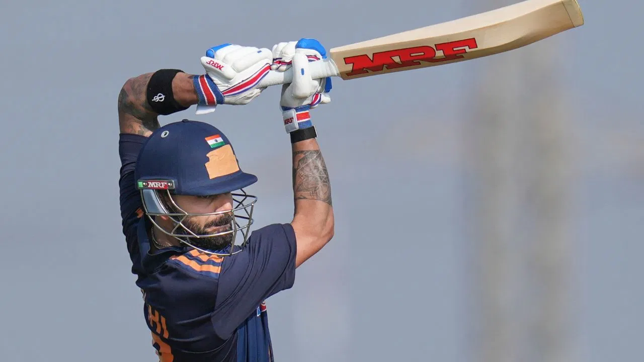 Virat Kohli Fifty: विराट कोहली ने बरपाया कहर, सिर्फ 29 गेंदों में ठोका अर्धशतक Virat Kohli Fifty: विराट कोहली ने बरपाया कहर, सिर्फ 29 गेंदों में ठोका अर्धशतक