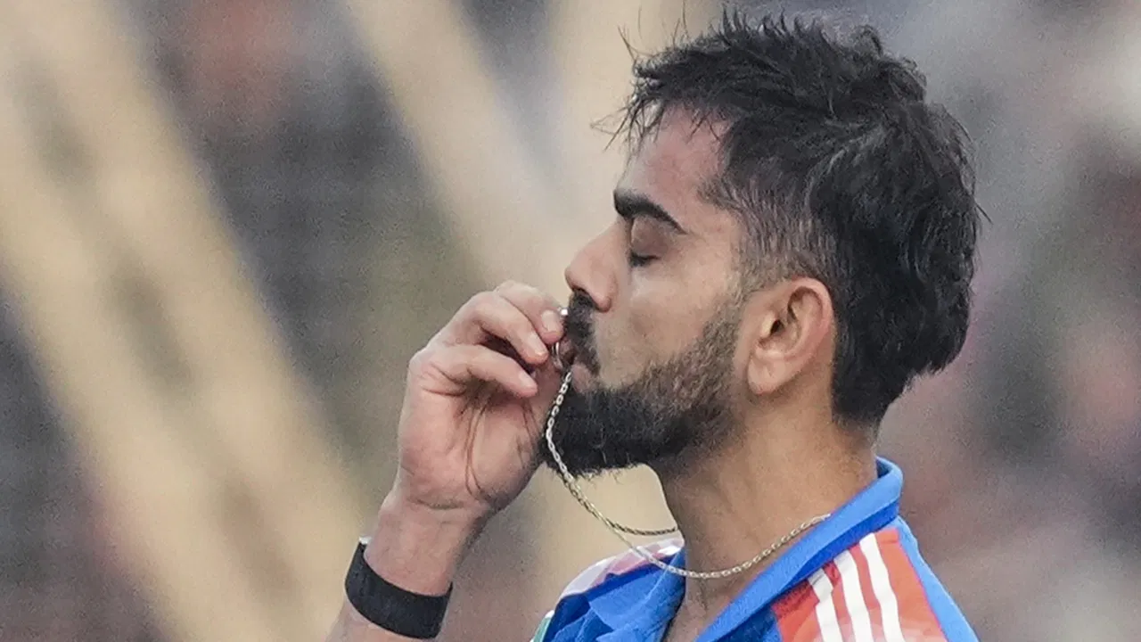 Virat Kohli: विराट कोहली को ले डूबा दर्द, इलाज कराते ही हो गए आउट Virat Kohli: विराट कोहली को ले डूबा दर्द, इलाज कराते ही हो गए आउट