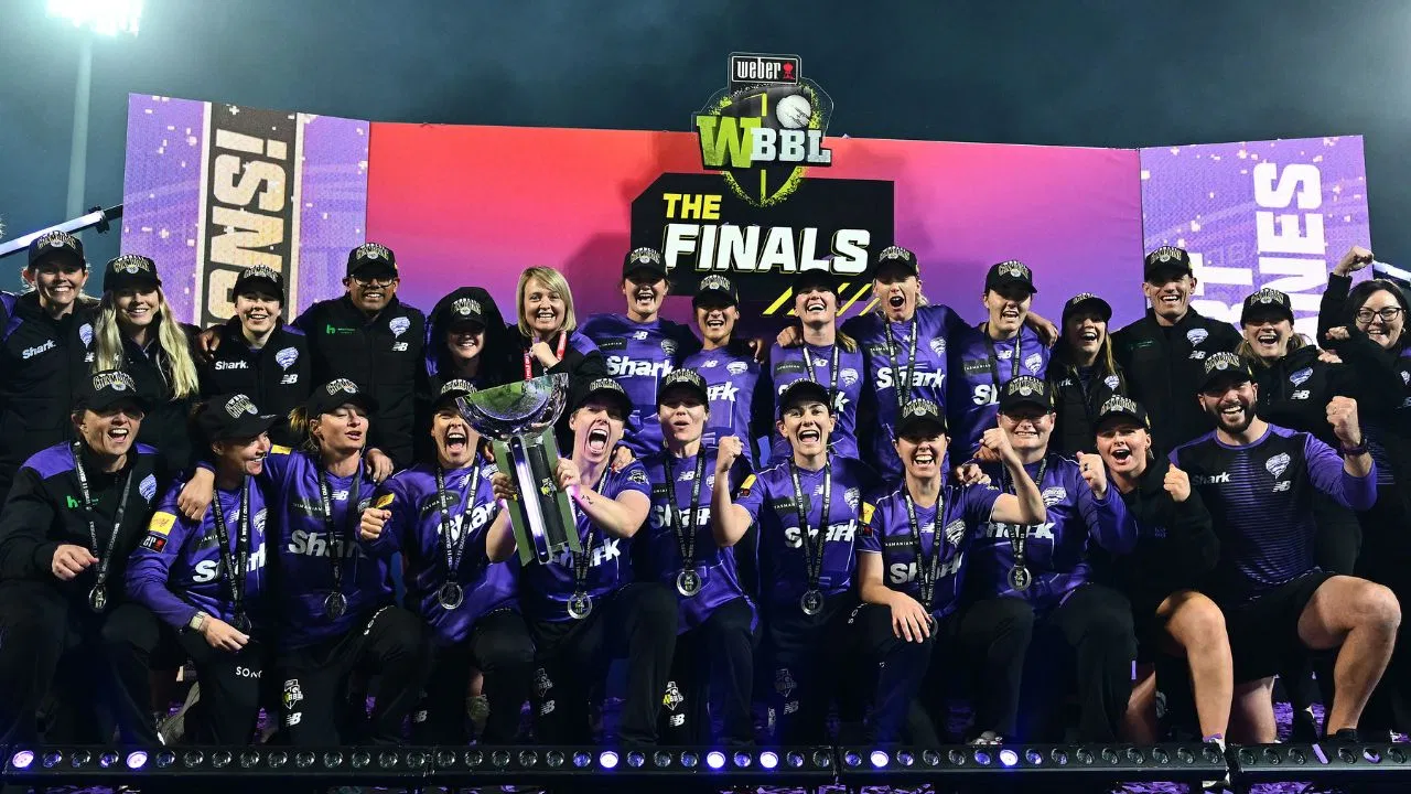 WBBL 2025: RCB के बाद ये टीम भी पहली बार बनी चैंपियन, 11वें सीजन में जीता पहला खिताब WBBL 2025: RCB के बाद ये टीम भी पहली बार बनी चैंपियन, 11वें सीजन में जीता पहला खिताब