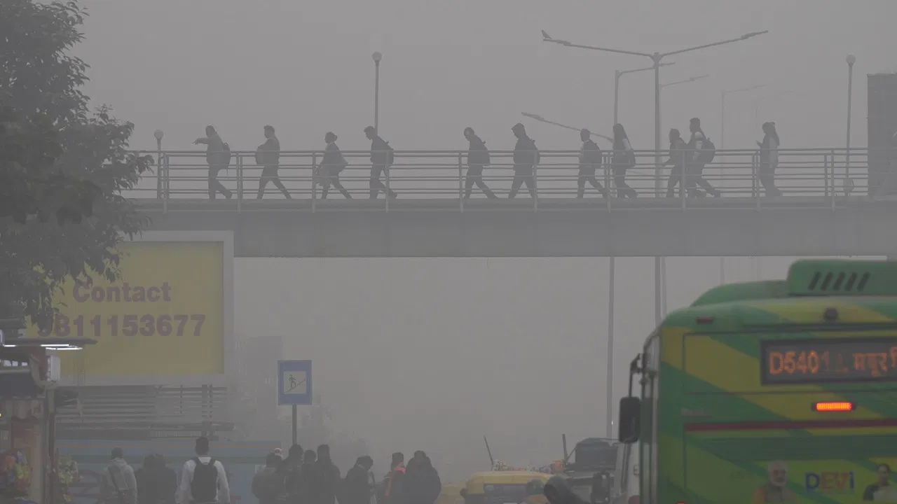 Weather Delhi-NCR: लगातार लुढ़क रहा दिल्ली का पारा, जानें कैसा रहेगा आज राजधानी और एनसीआर का मौसम Weather Delhi-NCR: लगातार लुढ़क रहा दिल्ली का पारा, जानें कैसा रहेगा आज राजधानी और एनसीआर का मौसम