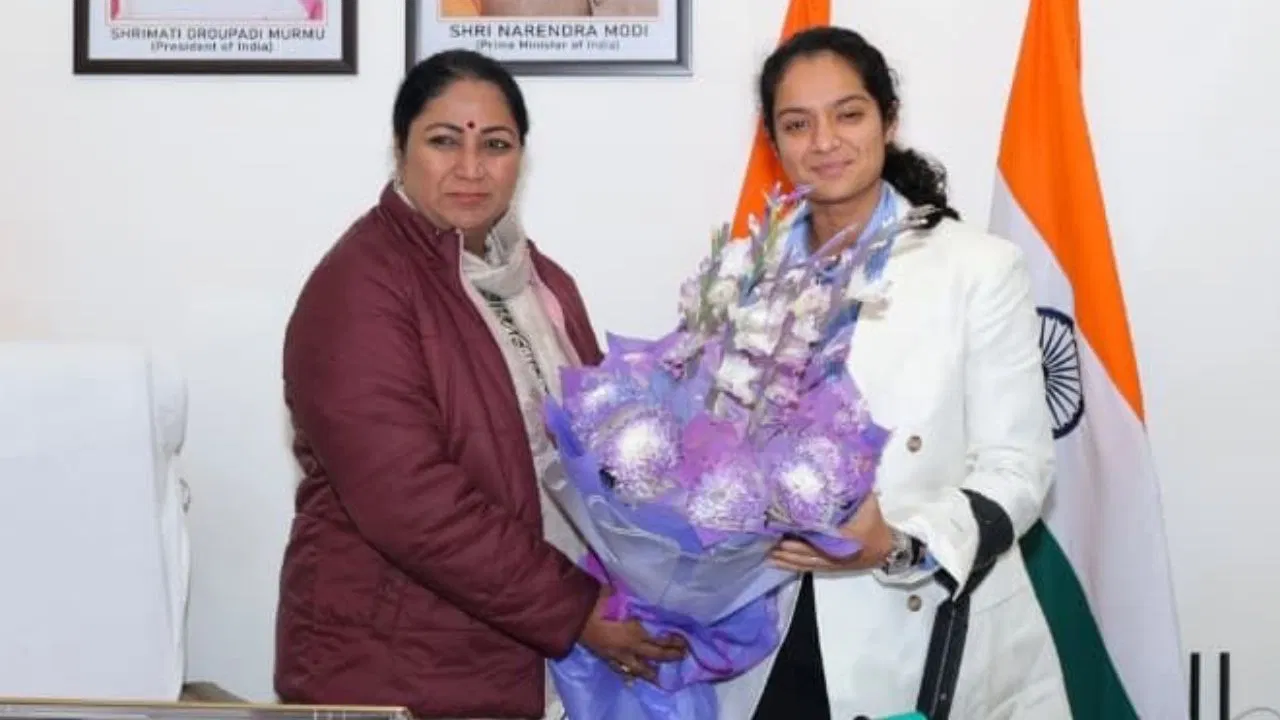 Women’s World Cup: प्रतिका रावल को मिलेगा इतने करोड़ का इनाम, दिल्ली की CM रेखा गुप्ता ने किया ऐलान Women's World Cup: प्रतिका रावल को मिलेगा इतने करोड़ का इनाम, दिल्ली की CM रेखा गुप्ता ने किया ऐलान