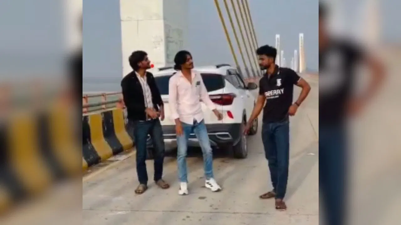 ‘अतीक बोल रहे, नाम तो सुना…’, फॉर्च्यूनर गाड़ी और माफिया का डायलॉग, प्रयागराज में REEL बनाने वाले 4 युवक अरेस्ट 'अतीक बोल रहे, नाम तो सुना...', फॉर्च्यूनर गाड़ी और माफिया का डायलॉग, प्रयागराज में REEL बनाने वाले 4 युवक अरेस्ट
