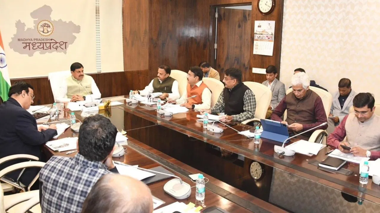 अधिक से अधिक लोगों को मिले आयुष्मान योजना का लाभ…स्वास्थ्य सेवाओं को लेकर CM मोहन यादव के कड़े निर्देश अधिक से अधिक लोगों को मिले आयुष्मान योजना का लाभ...स्वास्थ्य सेवाओं को लेकर CM मोहन यादव के कड़े निर्देश
