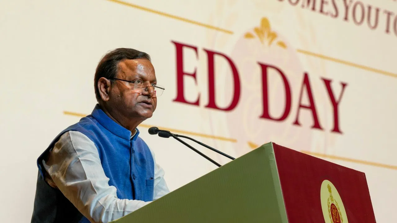 अमीरी में भी कम नहीं यूपी बीजेपी के नए अध्यक्ष पंकज चौधरी, 20 साल में 30 गुना बढ़ी दौलत अमीरी में भी कम नहीं यूपी बीजेपी के नए अध्यक्ष पंकज चौधरी, 20 साल में 30 गुना बढ़ी दौलत