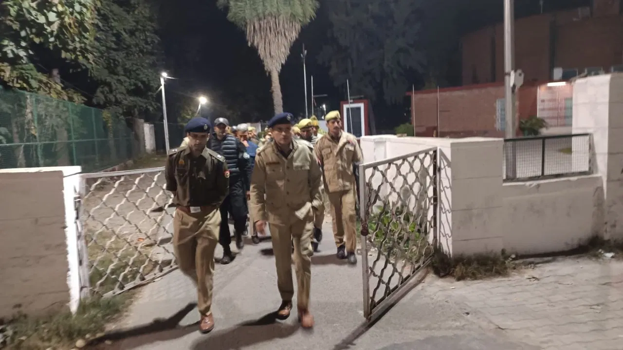 अलीगढ़ मुस्लिम यूनिवर्सिटी में शिक्षक दानिश राव की हत्या, बाइक सवार बदमाशों ने मारी गोली अलीगढ़ मुस्लिम यूनिवर्सिटी में शिक्षक दानिश राव की हत्या, बाइक सवार बदमाशों ने मारी गोली