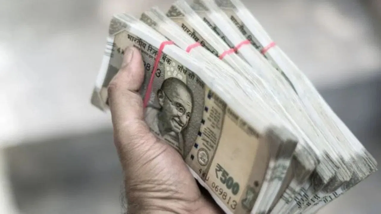 आज के 1 करोड़ की वैल्यू 10 साल बाद क्या होगी? महंगाई का खेल ऐसे घटा देती है पैसे की ताकत आज के 1 करोड़ की वैल्यू 10 साल बाद क्या होगी? महंगाई का खेल ऐसे घटा देती है पैसे की ताकत