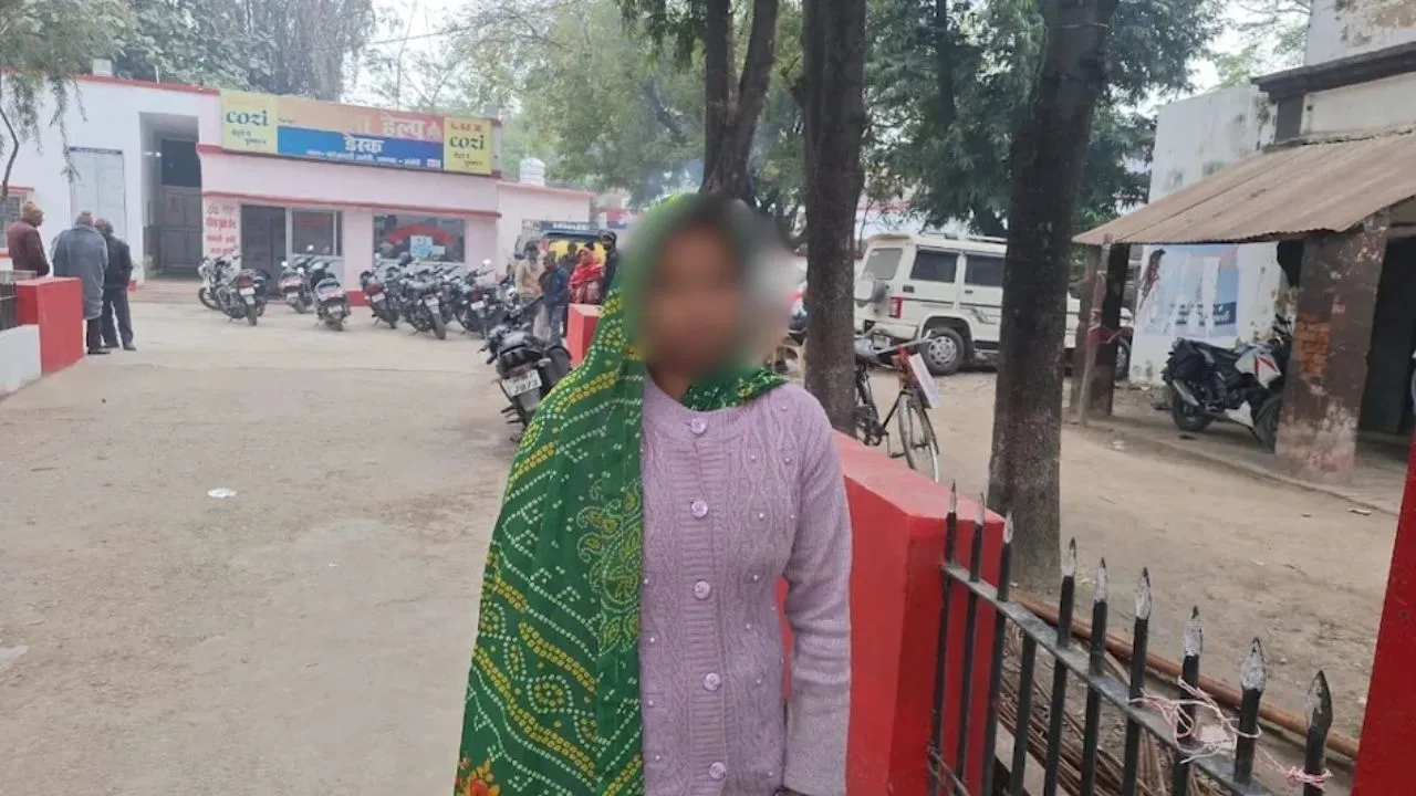 इंस्टाग्राम पर दोस्ती, प्यार और फिर… अमेठी की ‘रिंकी’ प्रेमी ‘अमित’ संग घर से भागी, बेटे और पति को छोड़ा इंस्टाग्राम पर दोस्ती, प्यार और फिर... अमेठी की 'रिंकी' प्रेमी 'अमित' संग घर से भागी, बेटे और पति को छोड़ा