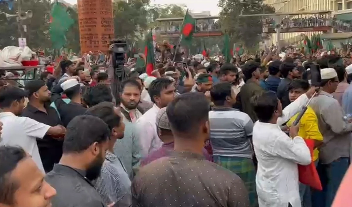 एक-एक कर कौन बांग्लादेश के छात्र नेताओं को ठोक रहा है, हादी के बाद अब सिकंदर को सिर पर मारी गोली एक-एक कर कौन बांग्लादेश के छात्र नेताओं को ठोक रहा है, हादी के बाद अब सिकंदर को सिर पर मारी गोली