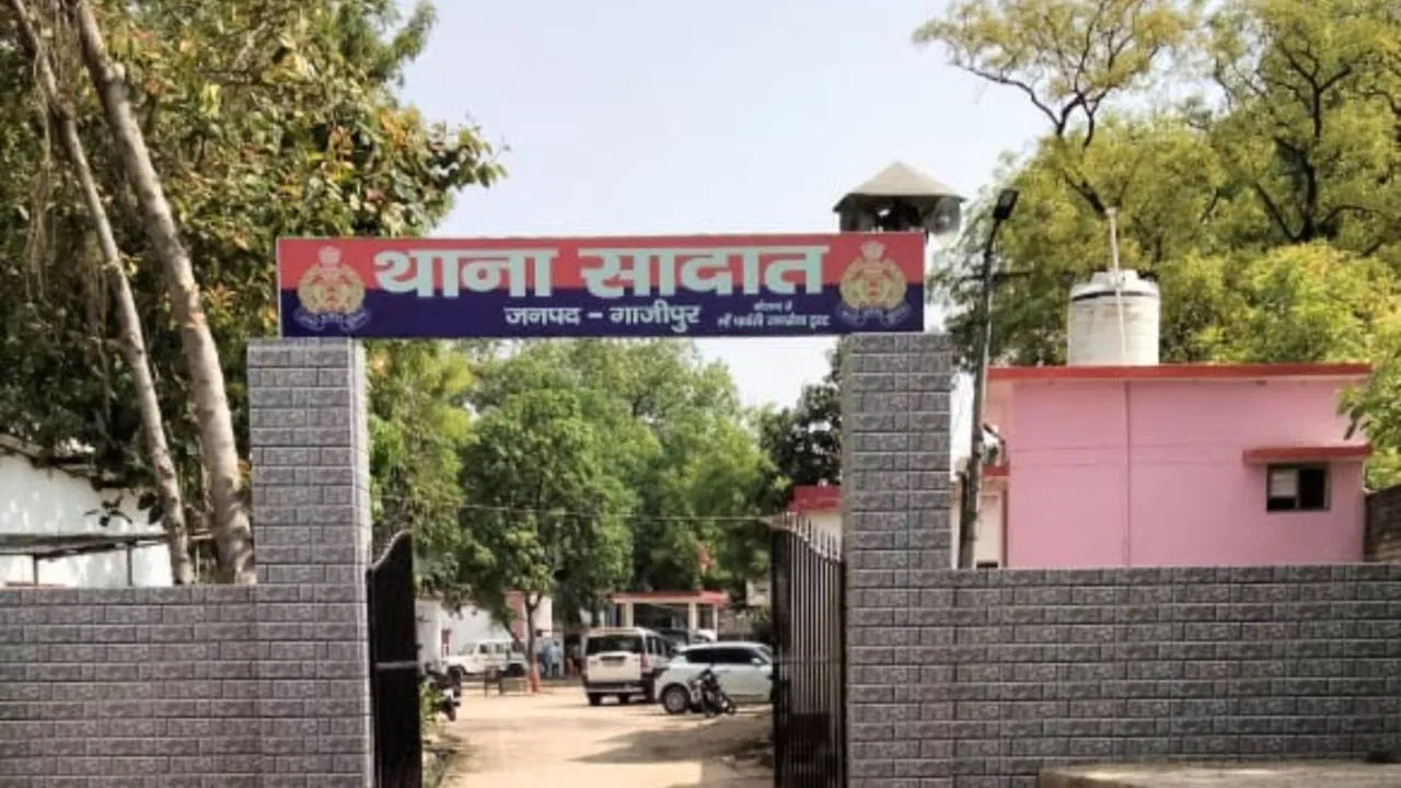 ‘ऐसे ही मारूंगा, जरूरत पड़ी तो जान से भी मार दूंगा…’,गाजीपुर में 7वीं की छात्रा को टीचर ने बेरहमी से पीटा, धमकी भी दी 'ऐसे ही मारूंगा, जरूरत पड़ी तो जान से भी मार दूंगा...',गाजीपुर में 7वीं की छात्रा को टीचर ने बेरहमी से पीटा, धमकी भी दी