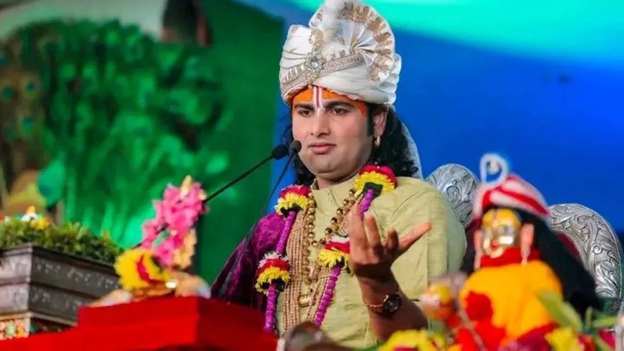 कथावाचक अनिरुद्धाचार्य पर चलेगा केस, लड़कियों पर की थी अभद्र टिप्पणी; जानें क्या है पूरा मामला कथावाचक अनिरुद्धाचार्य पर चलेगा केस, लड़कियों पर की थी अभद्र टिप्पणी; जानें क्या है पूरा मामला