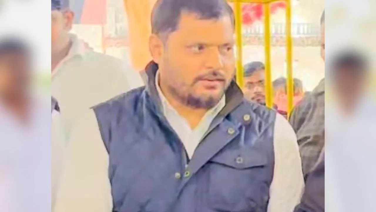 कफ सिरप केस: STF का बर्खास्त सिपाही आलोक सिंह अरेस्ट, सरेंडर की फिराक में था कफ सिरप केस: STF का बर्खास्त सिपाही आलोक सिंह अरेस्ट, सरेंडर की फिराक में था