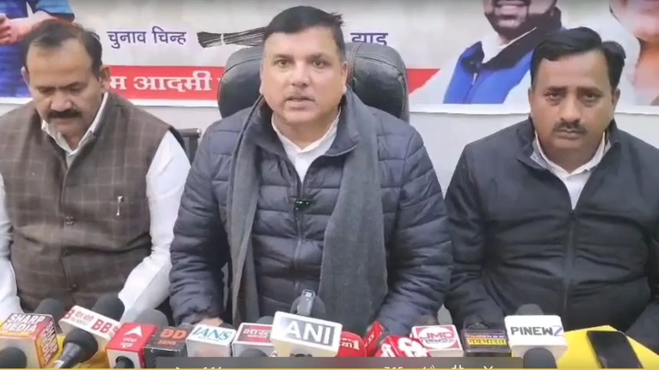 करोड़ों लोगों के वोट पर खतरा, 21 से वोट बचाओ-संविधान बचाओ पदयात्रा…संजय सिंह का ऐलान करोड़ों लोगों के वोट पर खतरा, 21 से वोट बचाओ-संविधान बचाओ पदयात्रा...संजय सिंह का ऐलान