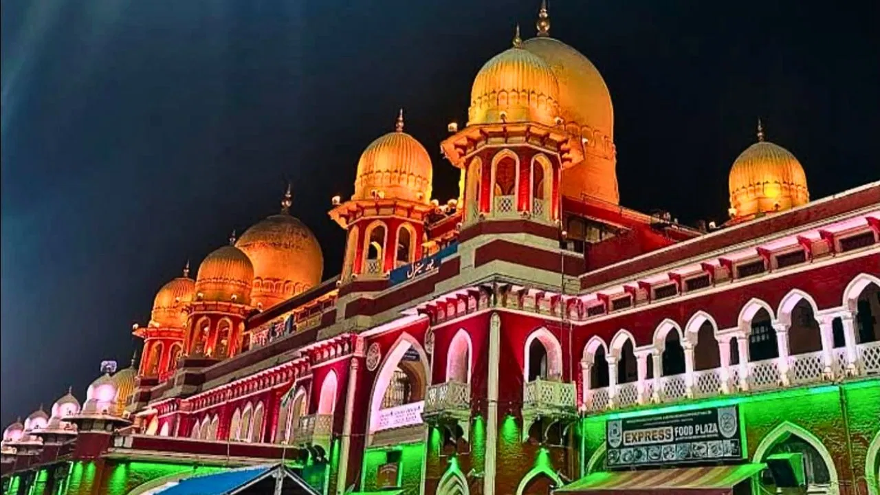 कानपुर देश का इकलौता रेलवे स्टेशन जिसके कोड में ‘बैरक’ शब्द का इस्तेमाल, क्या है इसके पीछे की कहानी? कानपुर देश का इकलौता रेलवे स्टेशन जिसके कोड में 'बैरक' शब्द का इस्तेमाल, क्या है इसके पीछे की कहानी?
